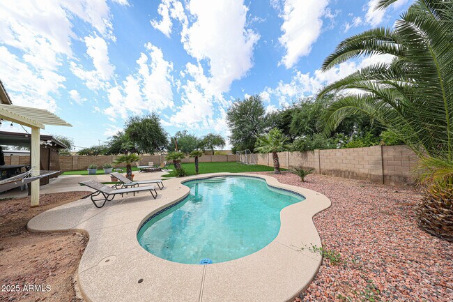 Building Photo - 3902 E Rosemonte Dr