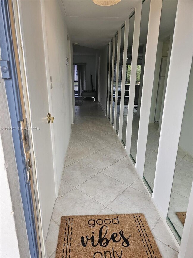 Building Photo - 8020 N Colony Cir