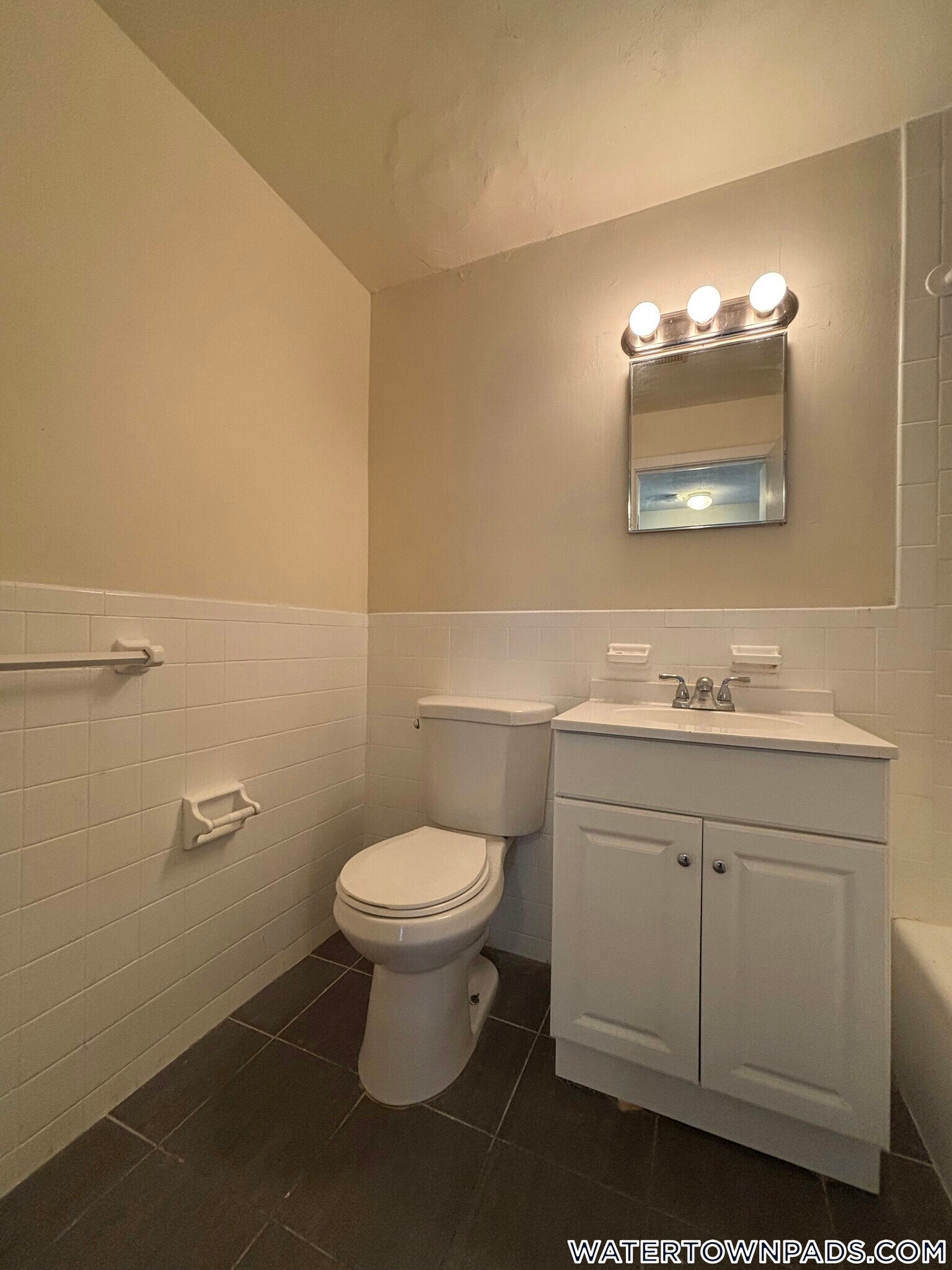 Building Photo - 245 Main St