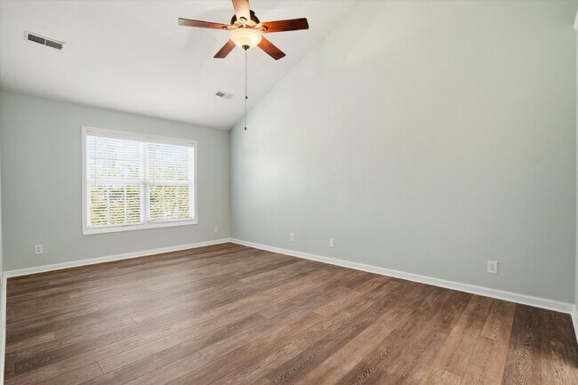 Building Photo - "Exquisite 4-Bed Sanctuary with Cozy Fireplace & Spacious 2,204 Square Foot Layout on Willoughby ...