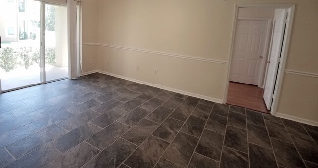 Building Photo - Gorgeous 2/2 condo for rent next to Waterf...