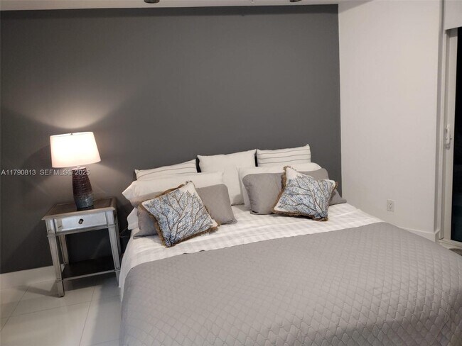 Building Photo - 60 SW 13th St