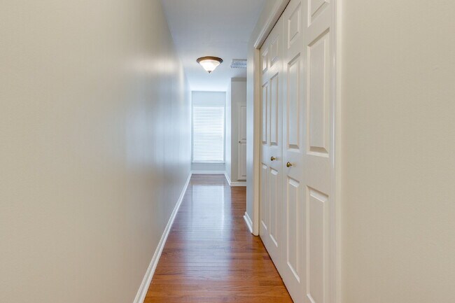 Building Photo - Luxury, Location, and Lifestyle on Rolling...