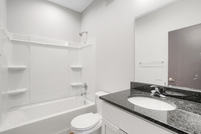 Building Photo - Spacious Brand New 8 Bed + 4 Bath near U of M!