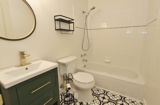 Building Photo - Single-Level Home in Quiet Neighborhood