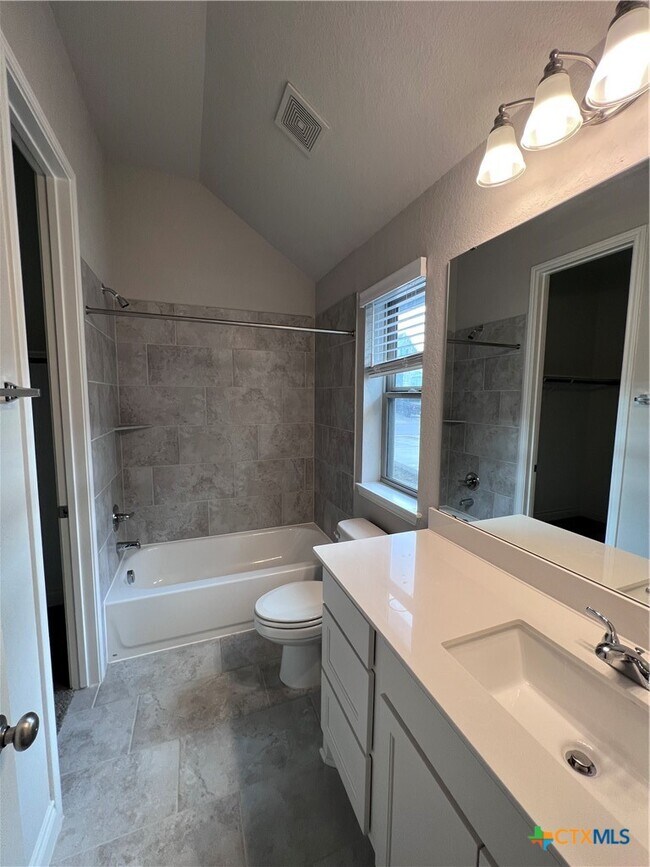 Building Photo - 535 Orchard Way