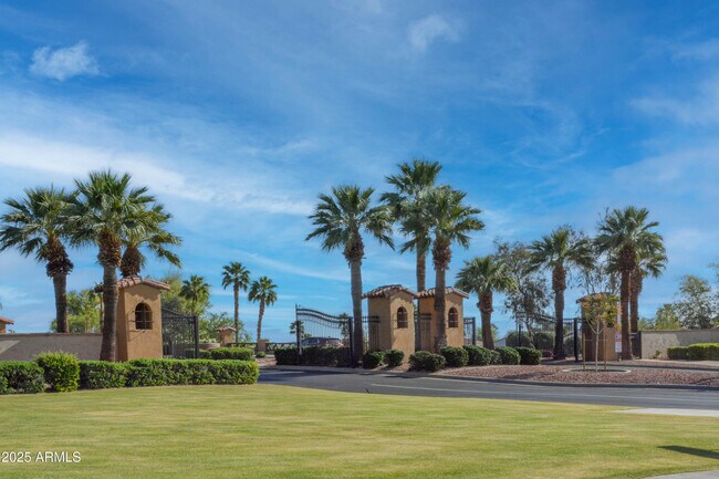 Building Photo - 13436 W La Vina Dr
