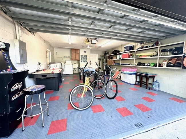 Building Photo - 14622 Pinecrest Dr