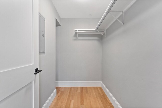 Building Photo - 903 Beacon St