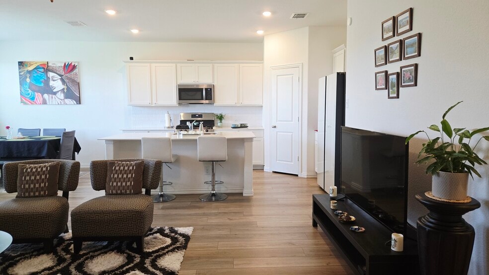 Building Photo - 3321 Kingsdown Dr