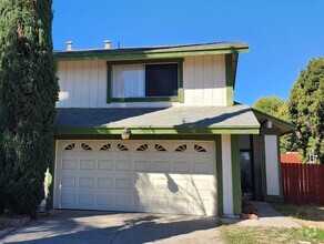 Building Photo - Roomy Two Story, 2 Bdrm, 1.5 Bath, Lake El...