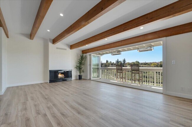 Building Photo - 745 Domingo Dr