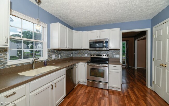 Building Photo - 200 Weatherstone Ct