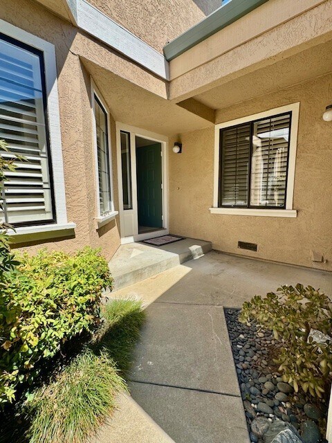 Building Photo - 2013 Raphael Ct