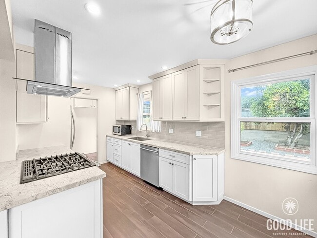 Building Photo - Beautiful 3BD/1.5BA Home in Allied Gardens...
