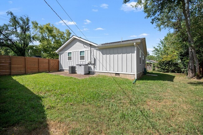 Building Photo - 2600 Aspen Dr