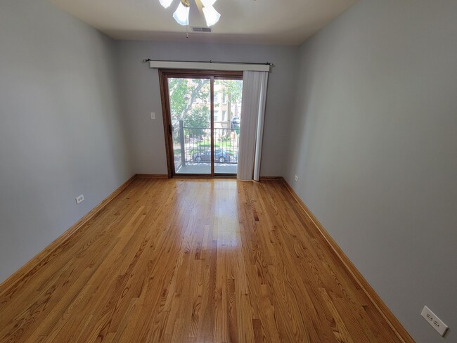 Building Photo - 7411 N Claremont Ave