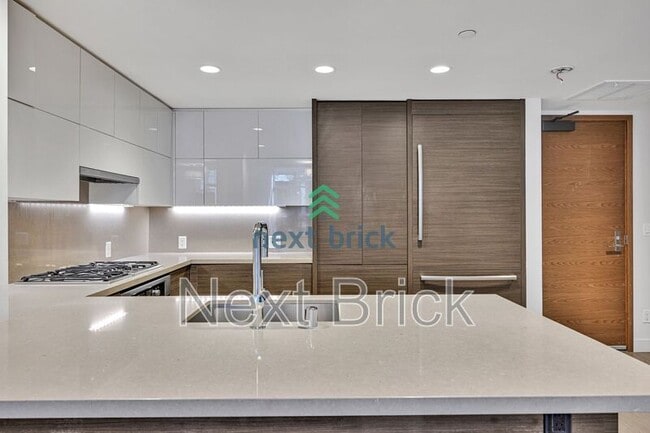Building Photo - 588 Bell St