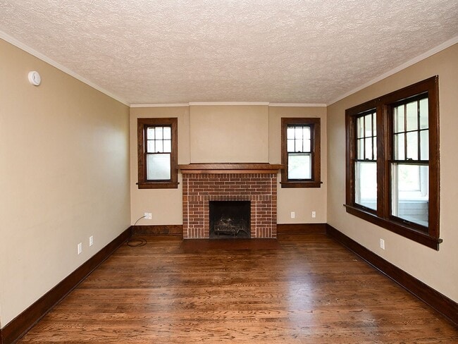 Building Photo - Elmwood Park Charmer