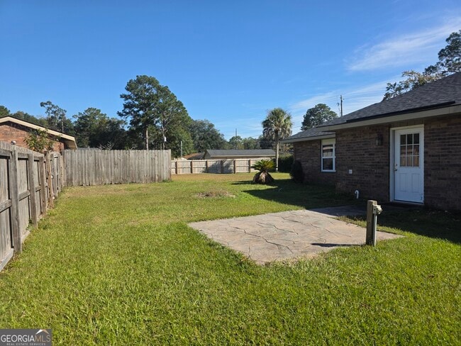 Building Photo - 310 W 5th St