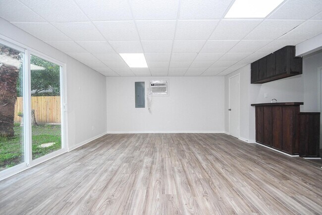 Building Photo - 10903 Shawnbrook Dr