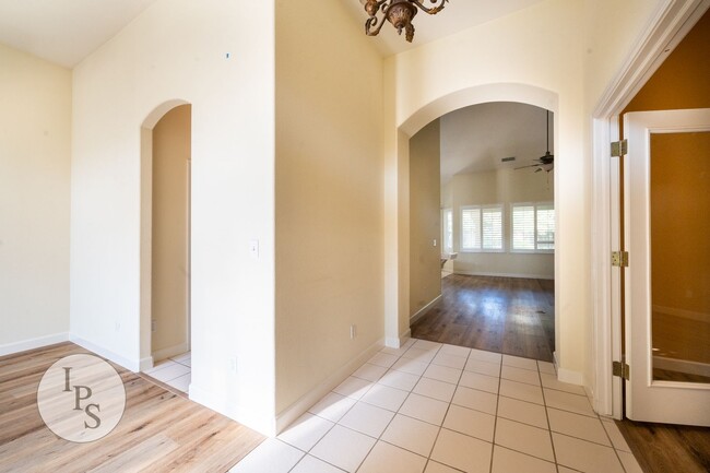 Building Photo - NorthWest Fresno Home, 3BR/2BA, Built 1998...