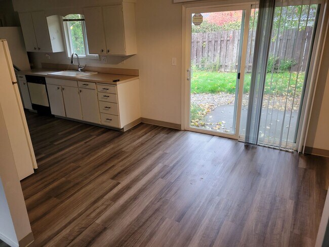 Building Photo - 619-621 Blaine