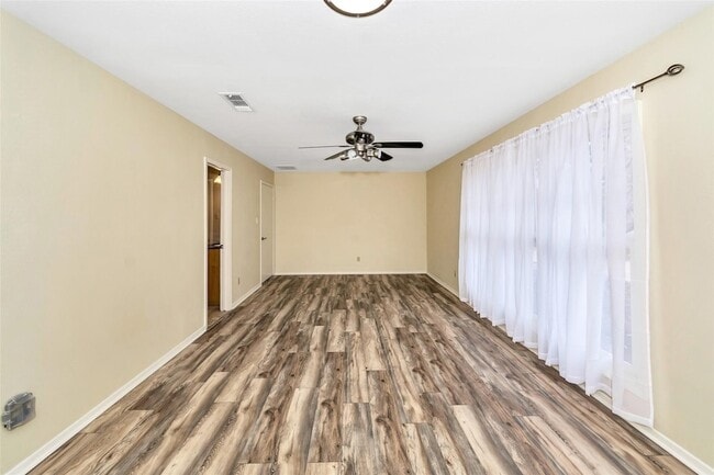 Building Photo - 26 Bounty Rd E