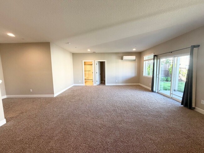 Building Photo - Beautiful 5 Bedroom with Den/Office and Large Bonus Room in Bethany Ridge!!!