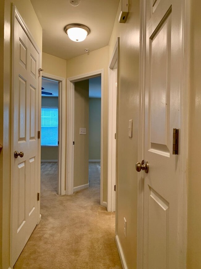 Building Photo - RENT READY Townhome Convenient to I440 & I...
