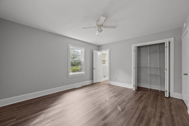 Building Photo - 2405 Jefferson Dr