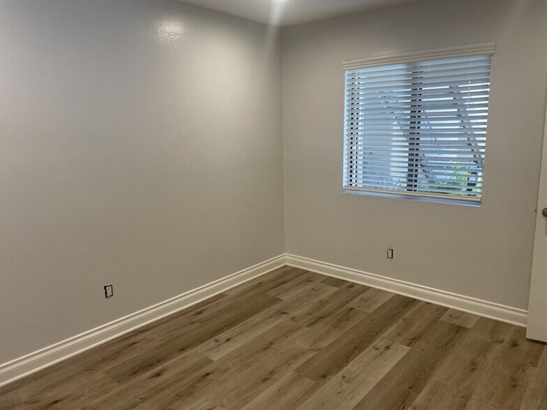 Building Photo - 28061 Mariposa