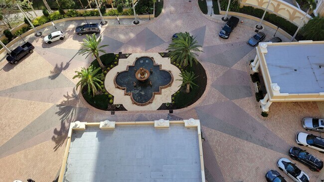 Building Photo - Seasonal/short term 3/2 renovated Ritz Carlton beauty with long water views