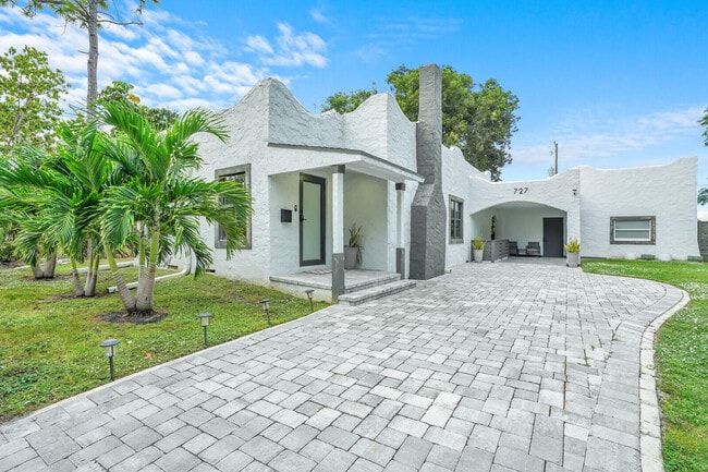 Primary Photo - 727 Fernwood Dr