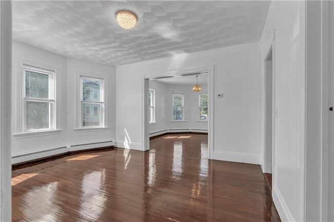 Building Photo - 48 Kenwood St