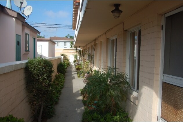 The Alamitos Bay Apartments - 2nd Street
