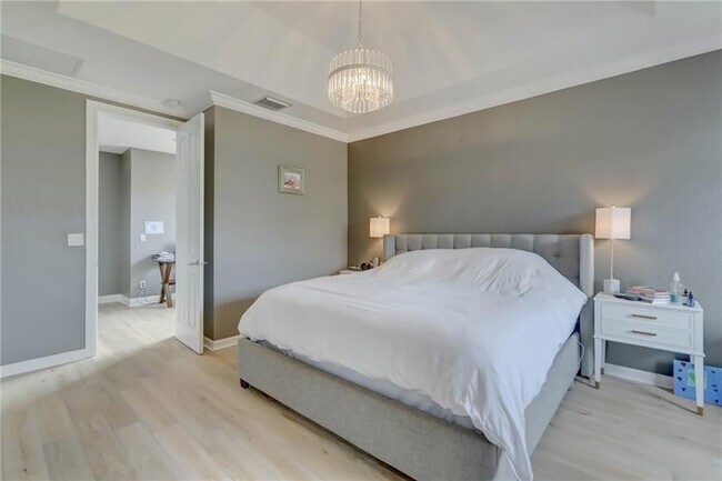 Building Photo - 1109 NE 16th Ave