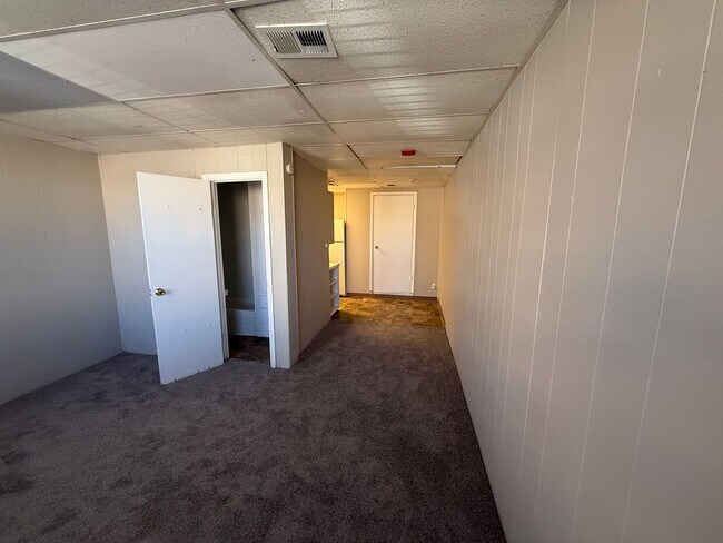 Building Photo - Studio in Golden Available Now!