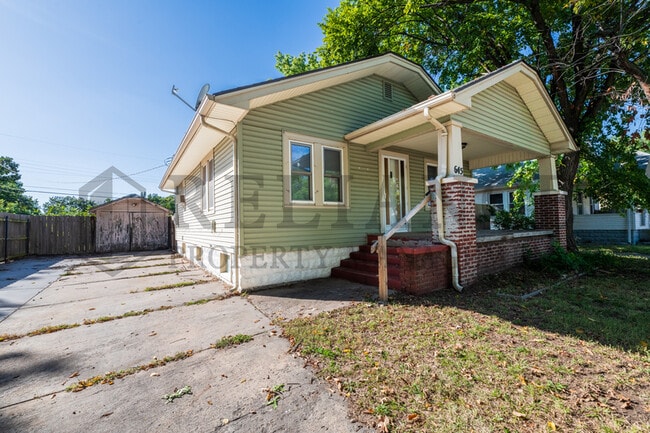 Building Photo - 645 S Poplar St