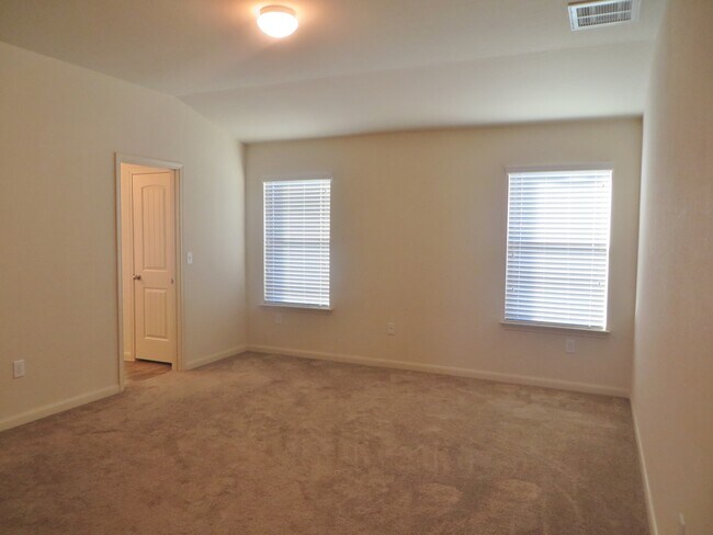 Building Photo - 3 Bedroom 2.5 Bathroom: Georgetown- Pinnacle Home