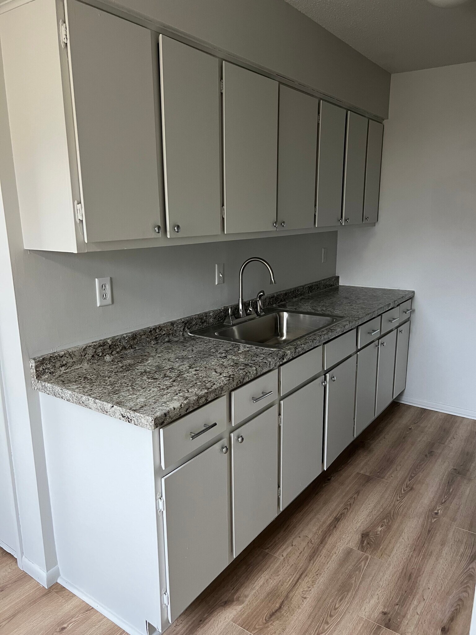 Updated Countertops - 5013 Shoreline Dr