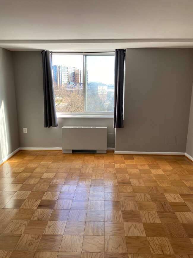 2nd bedroom - 10500 Rockville Pike