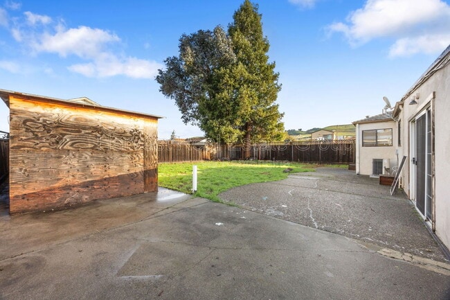 Building Photo - 252 Esther Ct