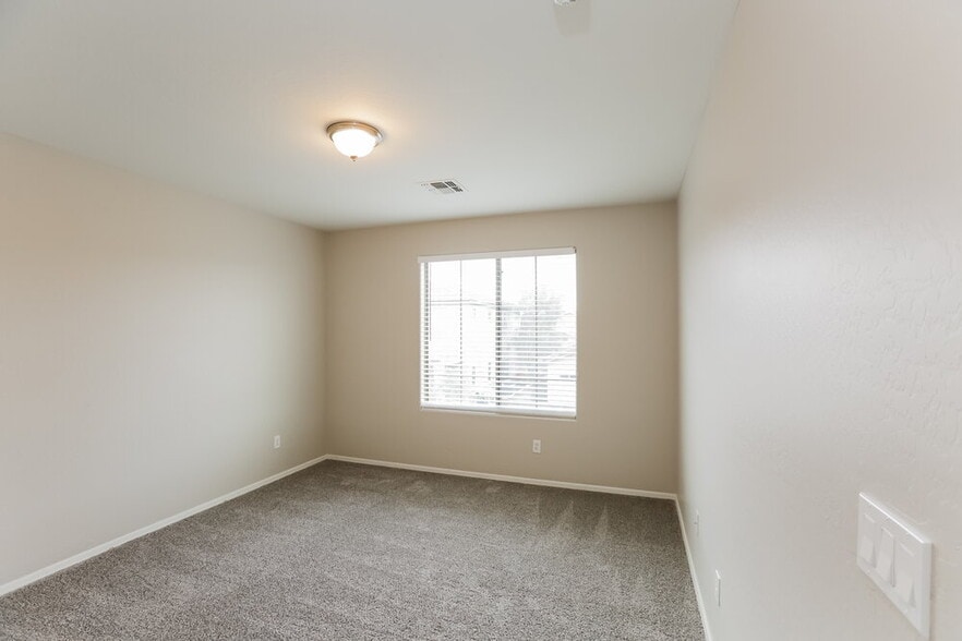 Building Photo - 5005 W Fawn Dr