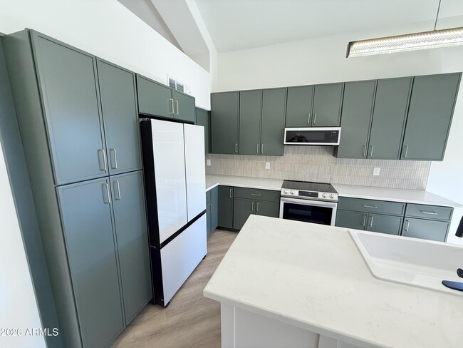 Building Photo - 6891 W Via Del Sol Dr