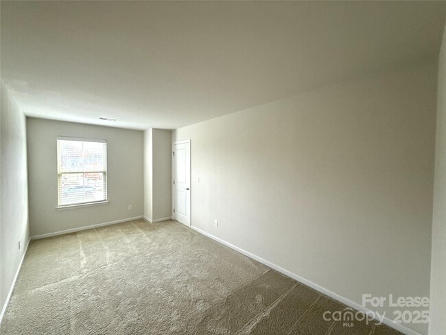 Building Photo - 11060 Discovery Dr NW