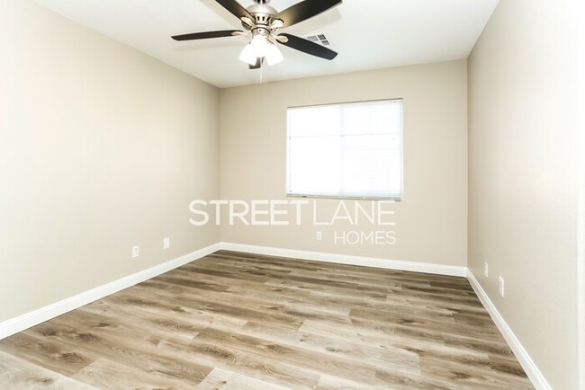 Building Photo - 3 Bedroom in NW Las Vegas!