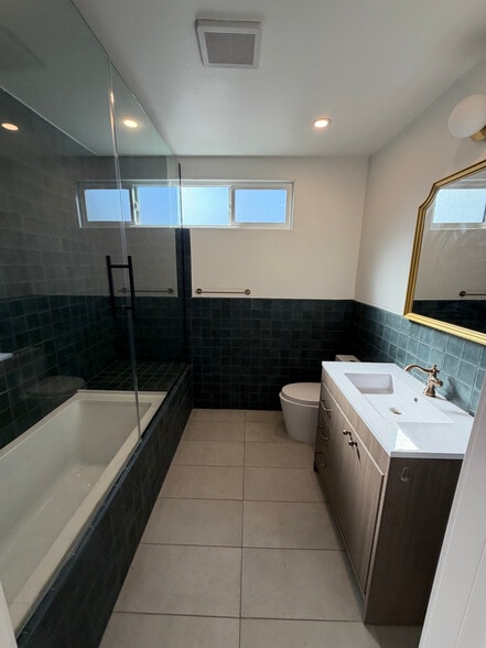 Building Photo - 2113 Montana St