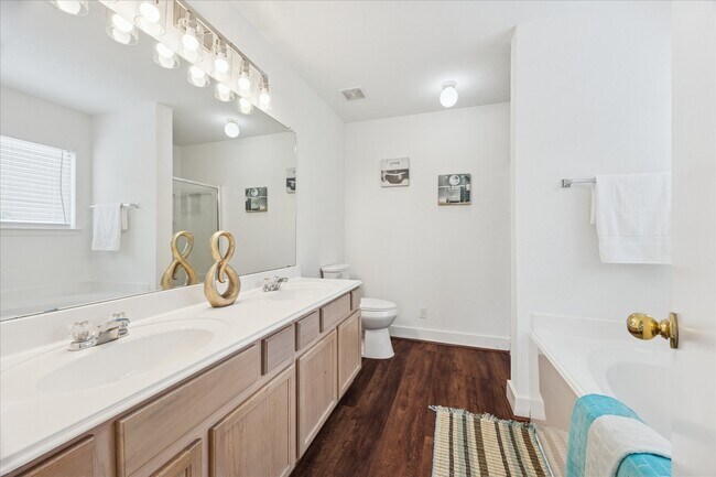 Building Photo - 10727 Cobblecreek Way