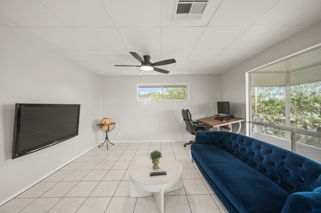 Building Photo - 1031 Star Dr